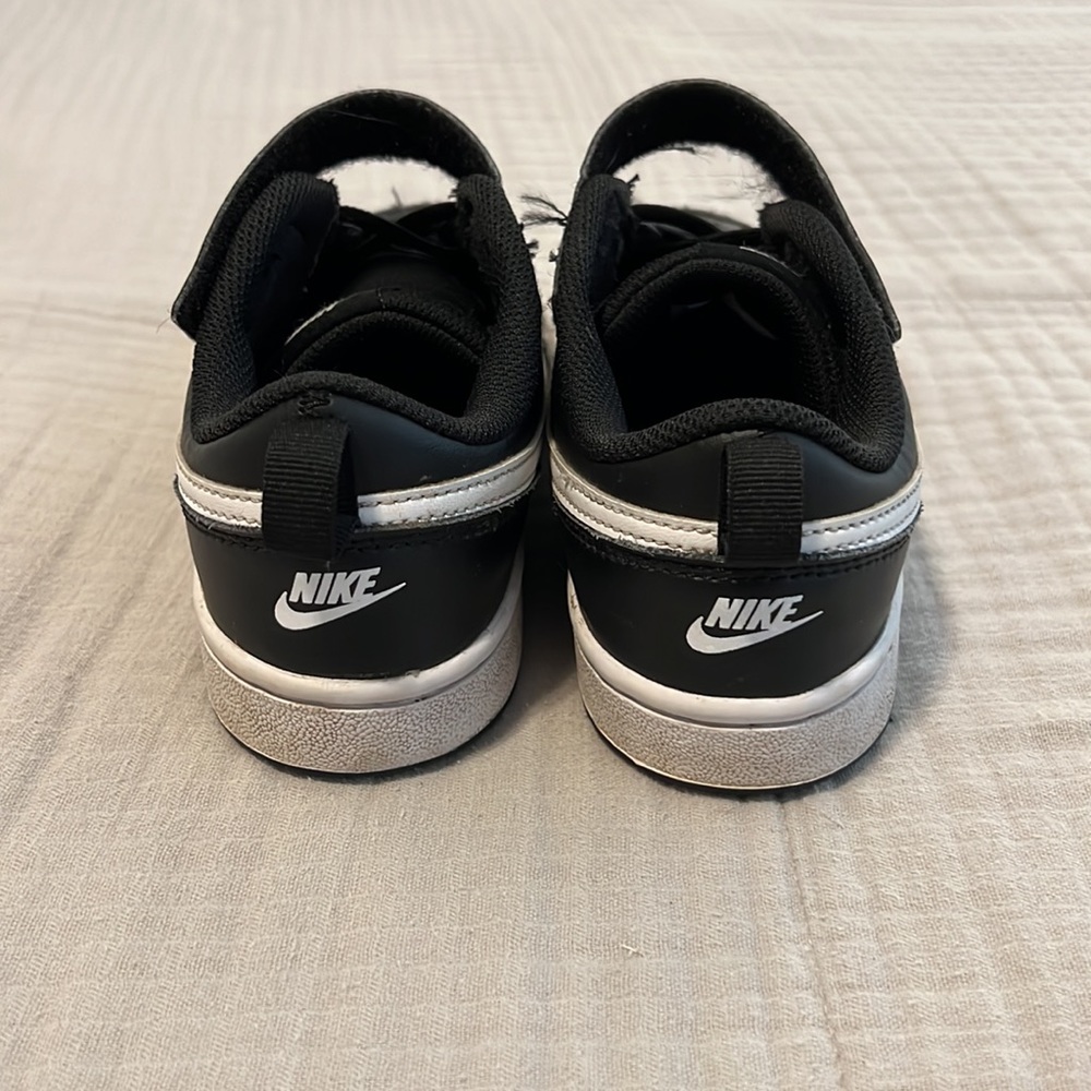 Boys Nike sneakers - Picture 4 of 7